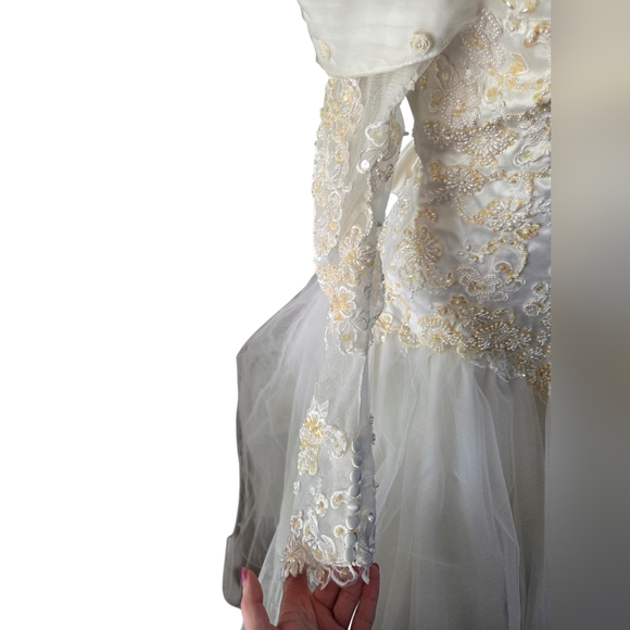 Vintage Alfred Angelo Classic Off the Shoulder Wedding Dress Size 4-6? - Picture 2 of 13